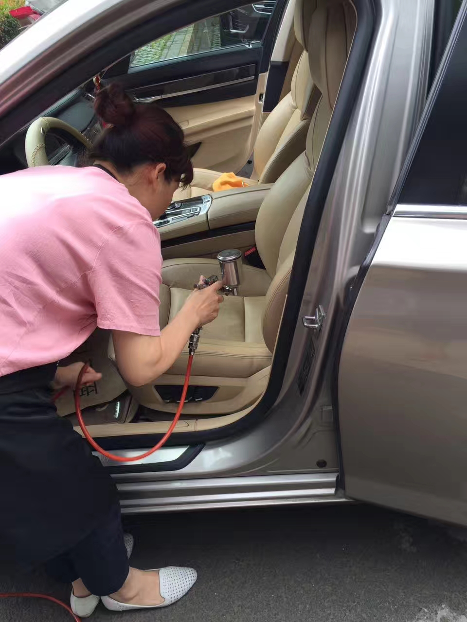 寶馬汽車(chē)清洗做色